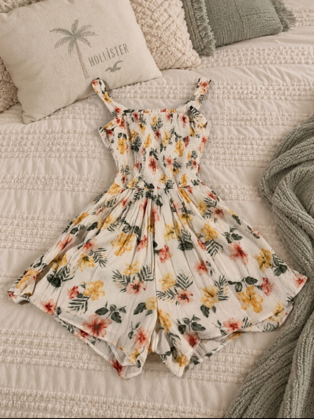 Hollister Women’s XS Floral One-Piece Romper – Fully Lined